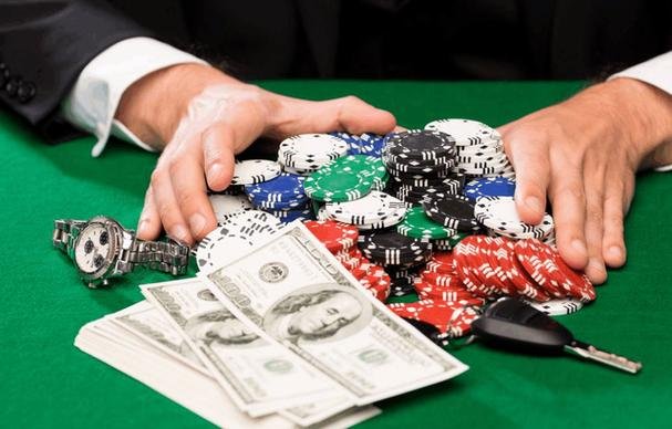 video thumbnail showing live dealer at Hongkong Pools table